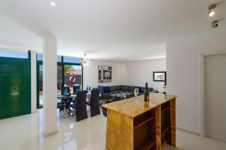 Spacious Private Villa & Private Heated Pool - Villa Sunshine Costa Teguise Ngoại thất bức ảnh
